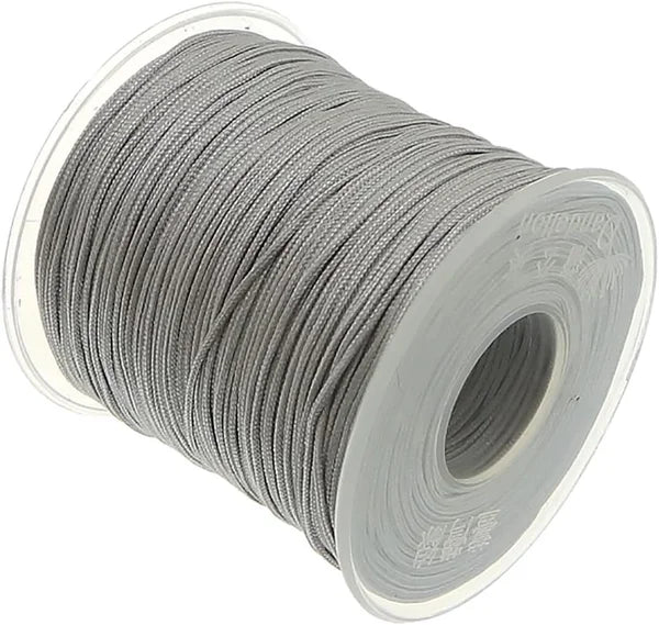 Makramee-Armband mit lasergraviertem Charm