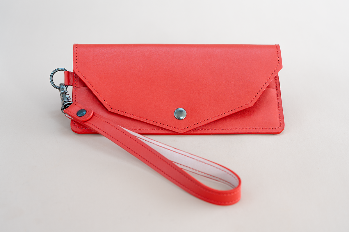 rote Clutch mit dem besonderen Etwas