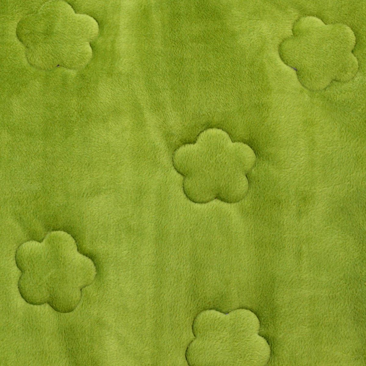 1. Detailaufnahme des grünen Alpenfleece-Innenmaterials mit Blütenquilt im Hundereisebett Gnomy