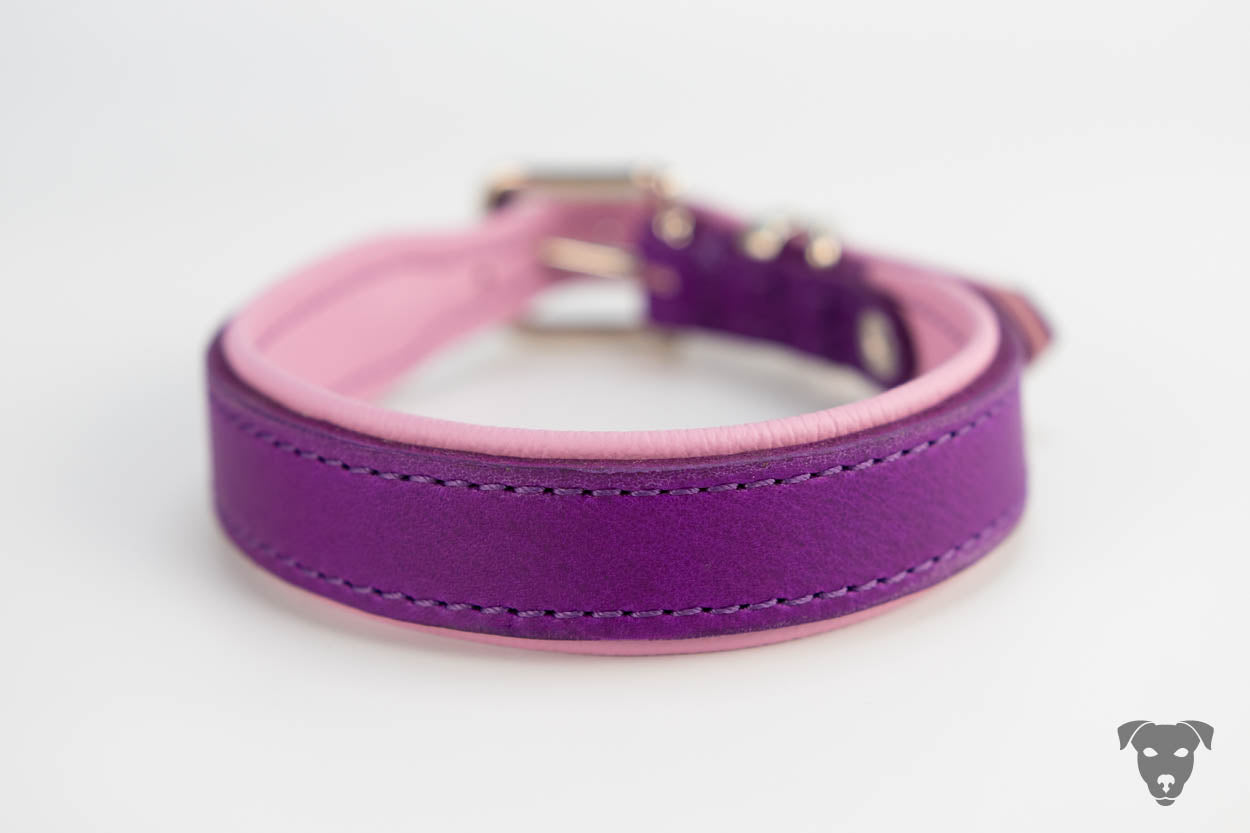 Hundehalsband feinst bestickt, handgefertigte Hundehalsbänder aus Meisterhand. Fettleder Halsband, Riemen Halsband oder klassisches Nappa Halsband, mit Lasergravur, Heiß Geprägt oder feinst bestickt, handmade-4-dogs