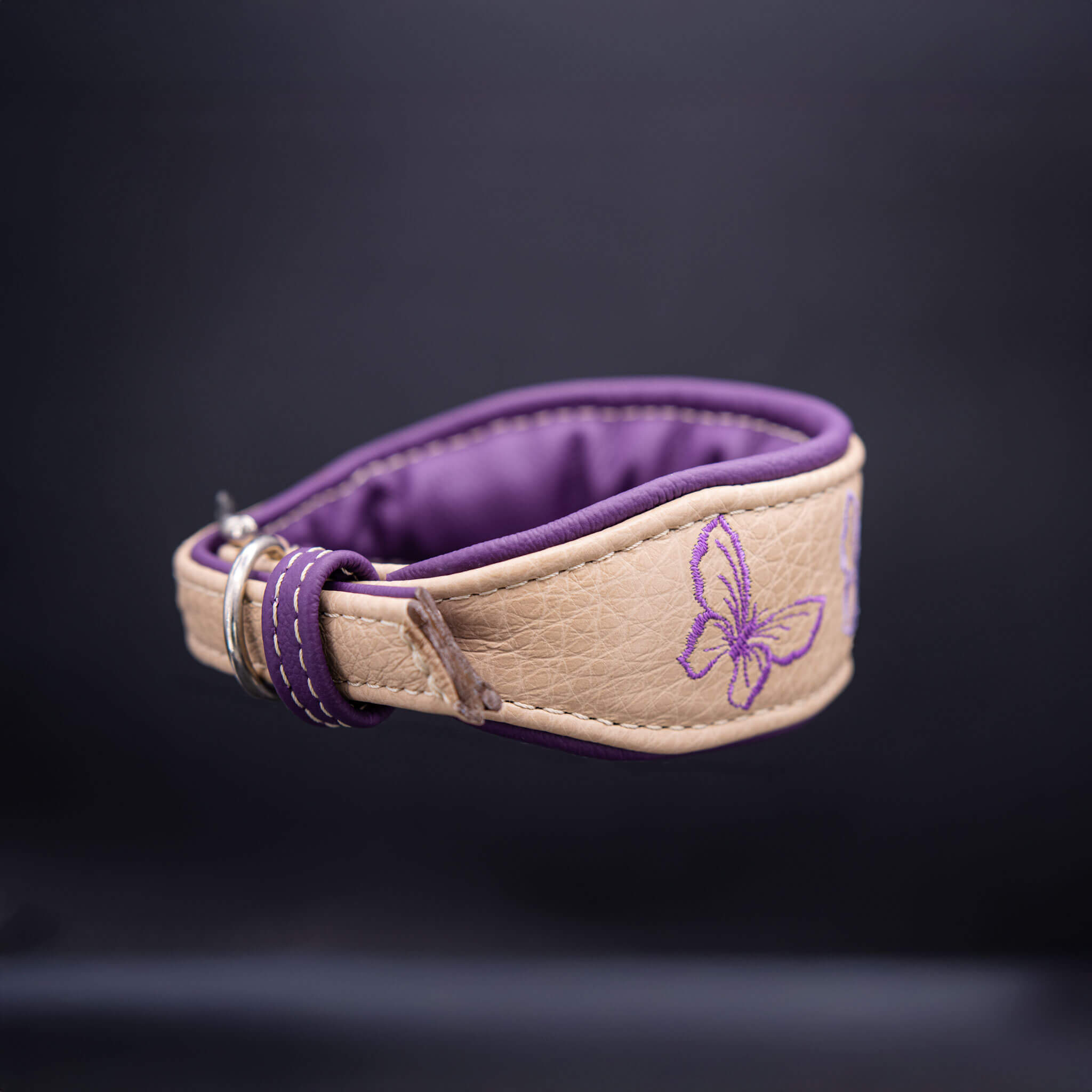 Whippet Lederhalsband "Schmetterling" – 5cm breit – weiches Nappa Beige/Lila
