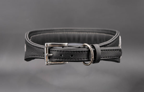 Hundehalsband feinst bestickt, handgefertigte Hundehalsbänder aus Meisterhand. Fettleder Halsband, Riemen Halsband oder klassisches Nappa Halsband, mit Lasergravur, Heiß Geprägt oder feinst bestickt, handmade-4-dogs