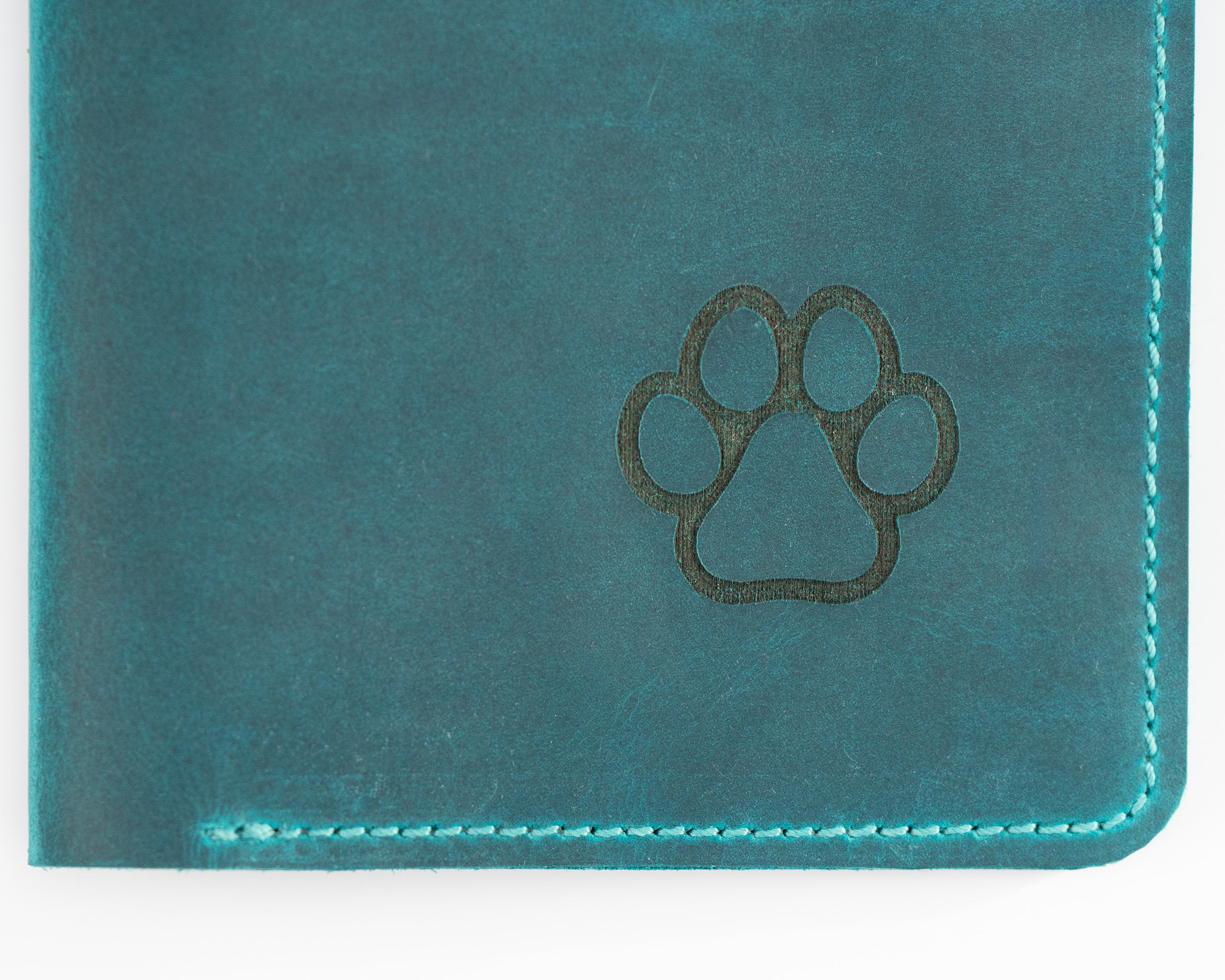 Handgefertigte Heimtierausweis Hülle aus Crazy Horse Leder – Edition "Pure"