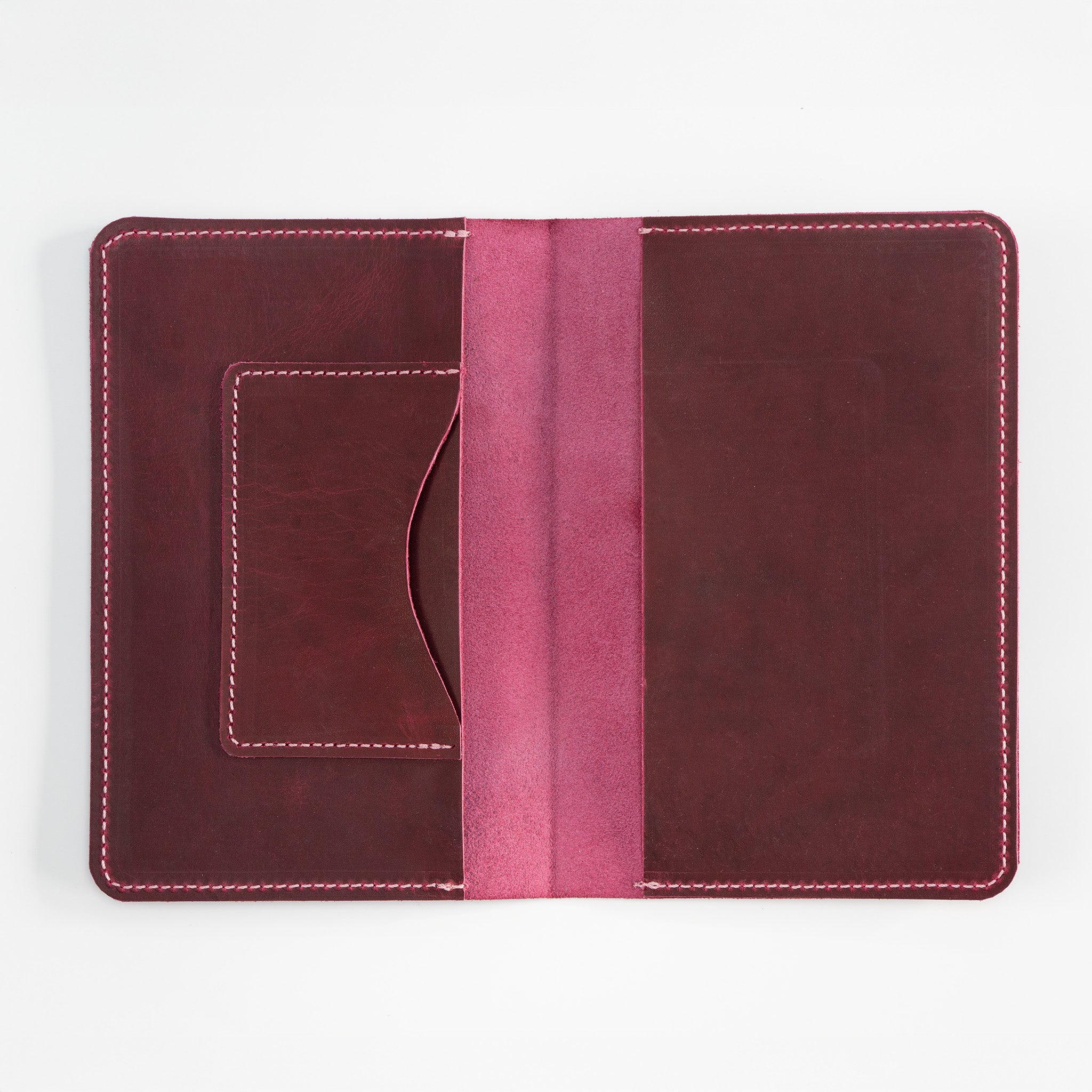 Dein Unikat: Handgefertigte Heimtierausweishülle aus Crazy Horse Leder – Gestalte sie selbst!