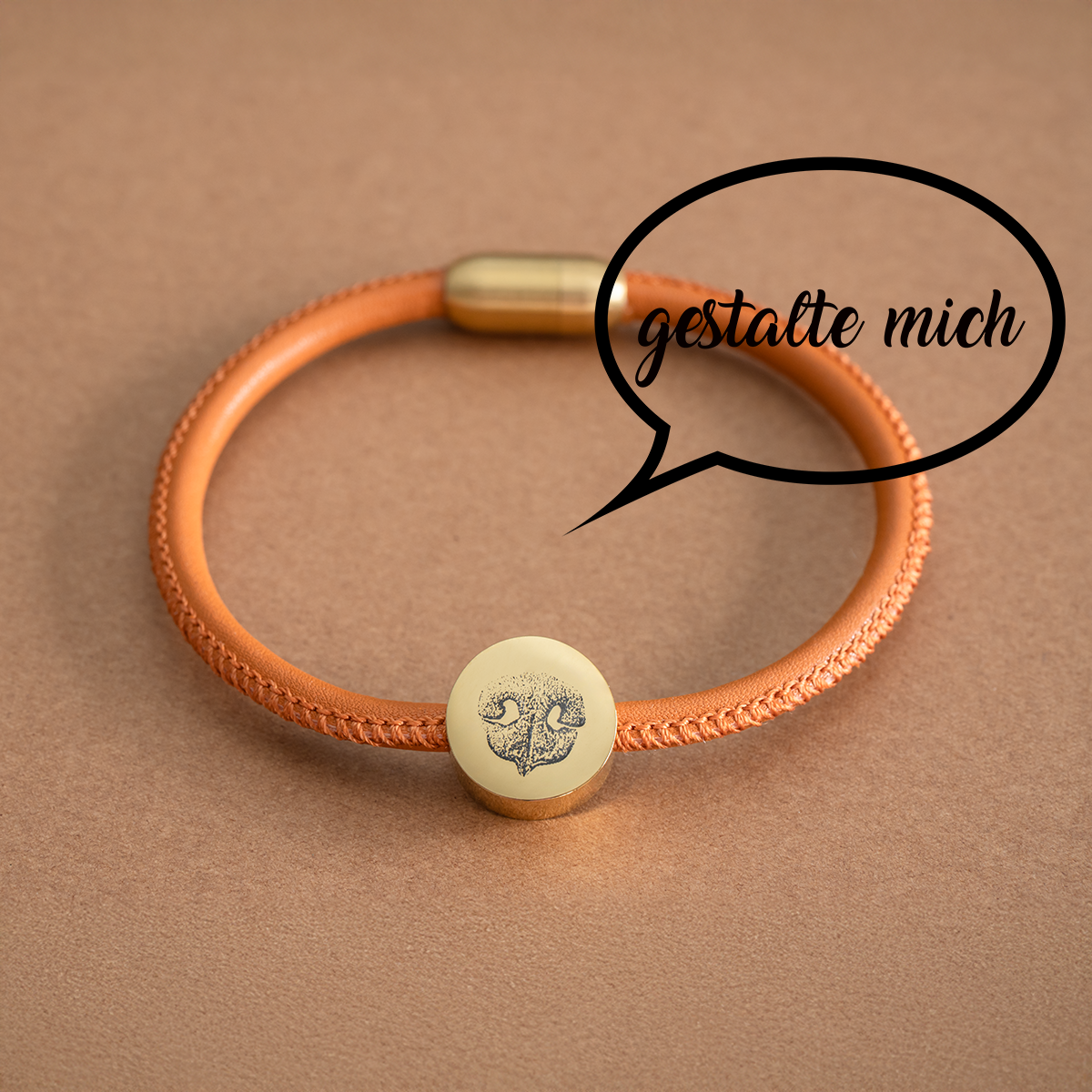Lederarmband mit graviertem Charm