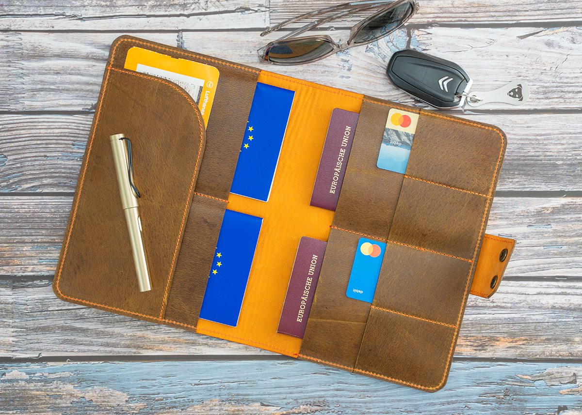 Travel Wallet aus Wasserbüffelleder
