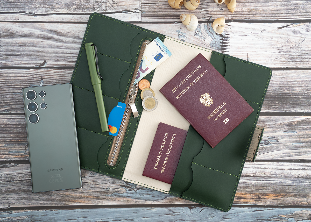 Travel Wallet dunkelgrün für 2