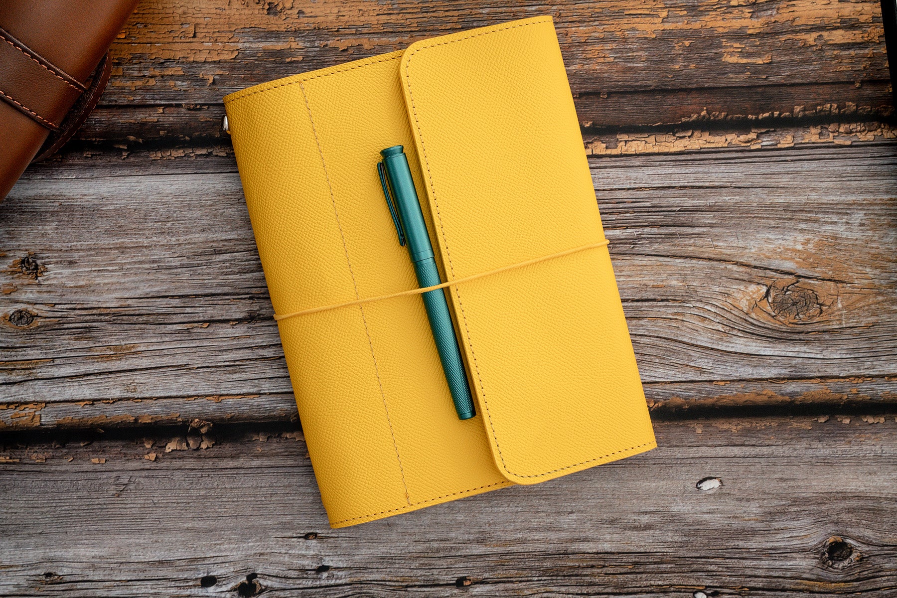 Traveler’s Notebook „Soleil“ – Handgefertigter Luxus aus Epsom-Leder