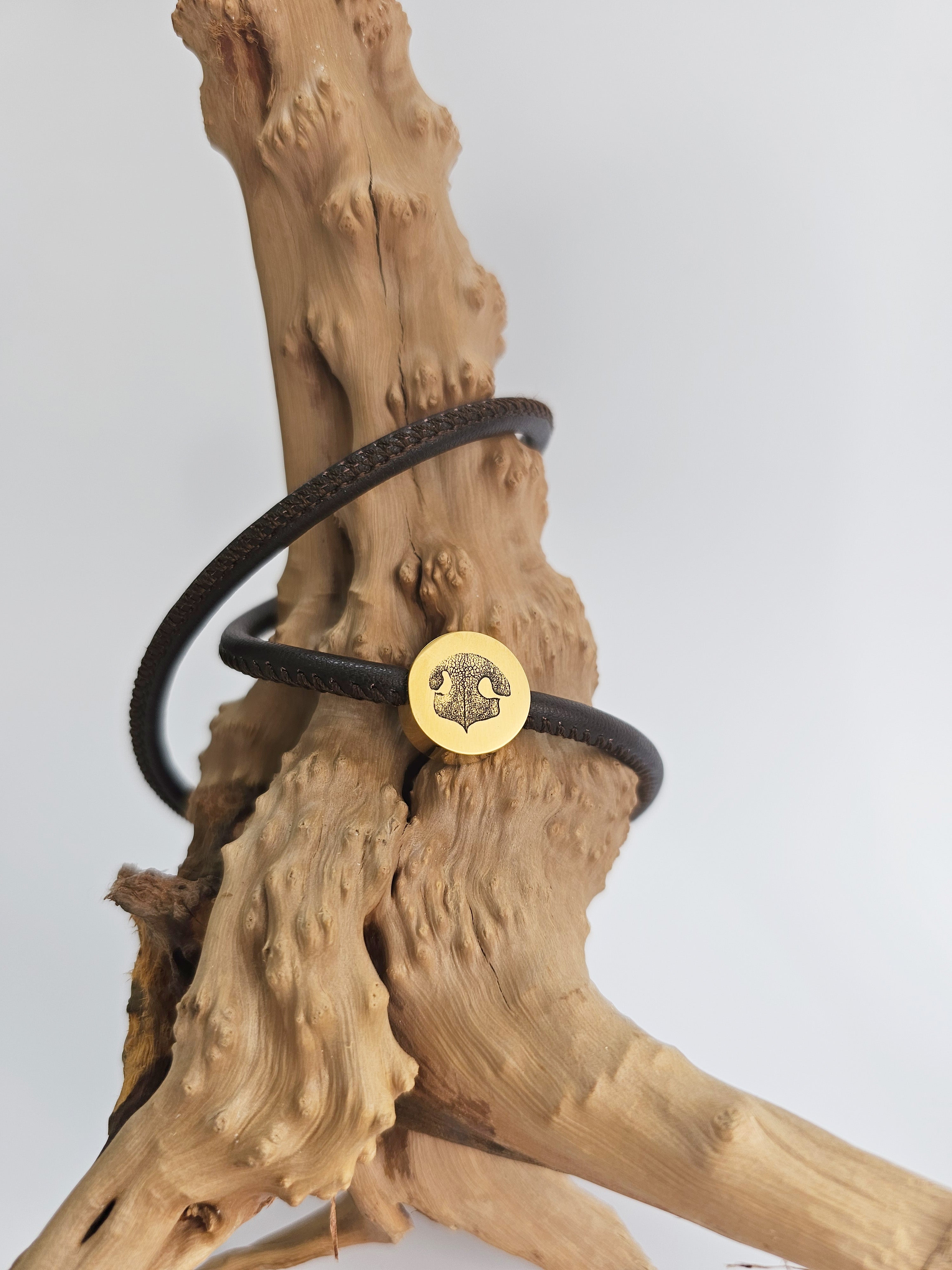 Lederarmband mit graviertem Charm