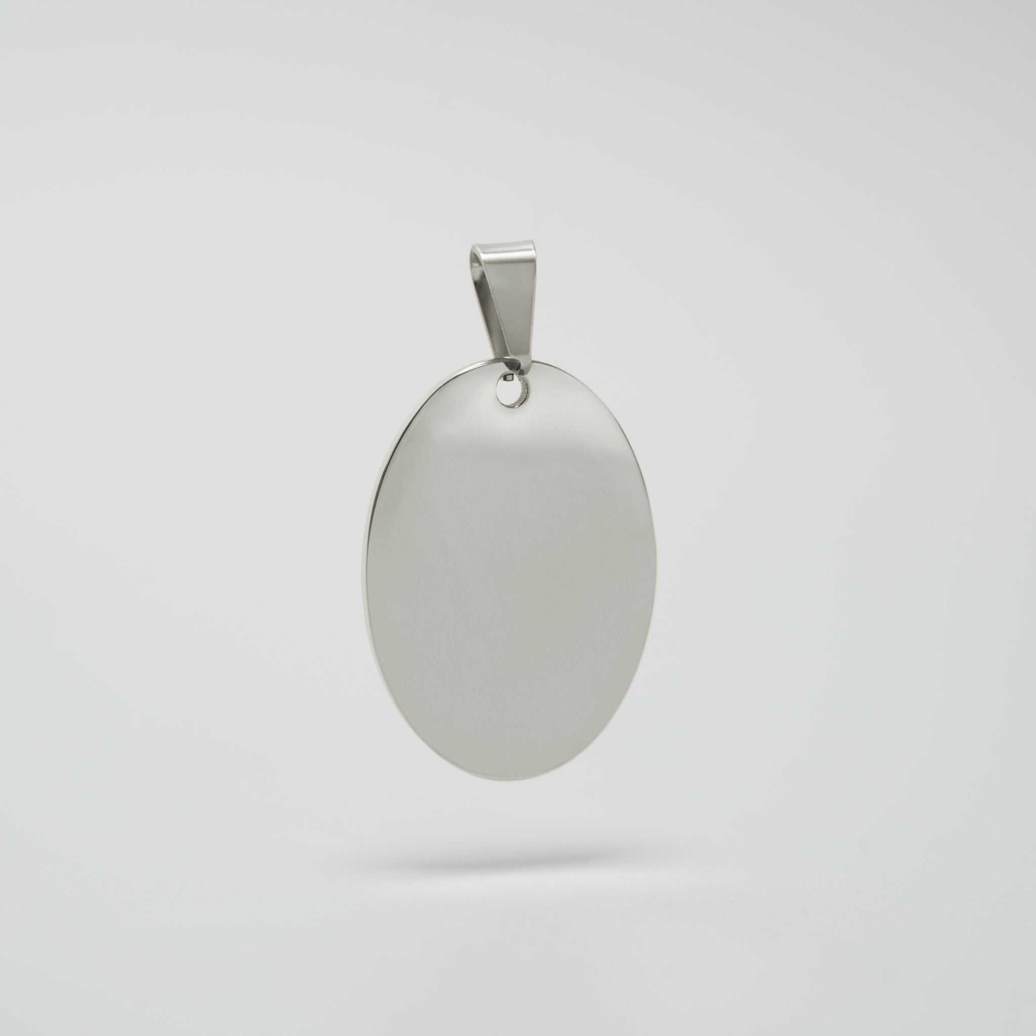 Ovaler Schmuckanhänger aus silberfarbenem Chirurgenstahl für individuelle Gravuren