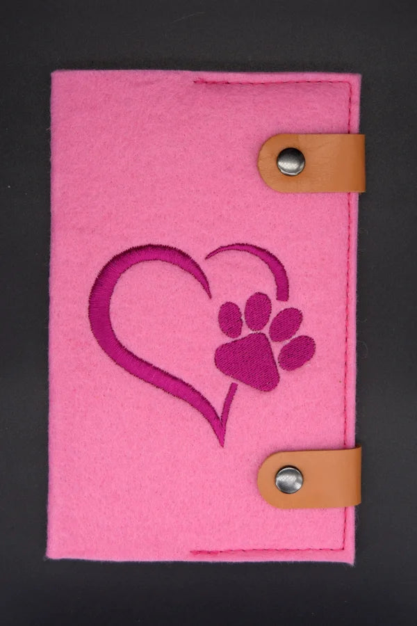 Vaccination certificate cover “Paw Heart – magenta”