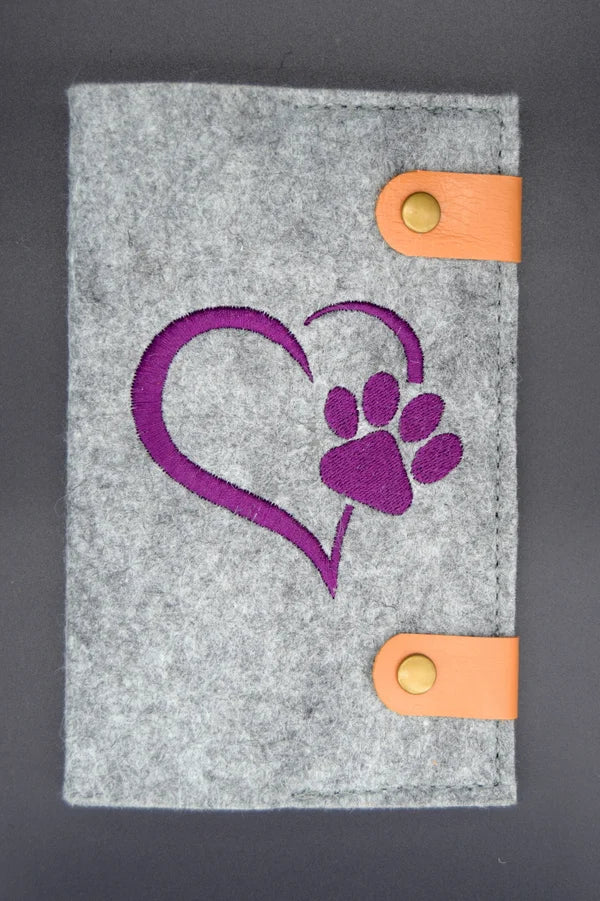 Vaccination certificate cover "Paw Heart - lilac