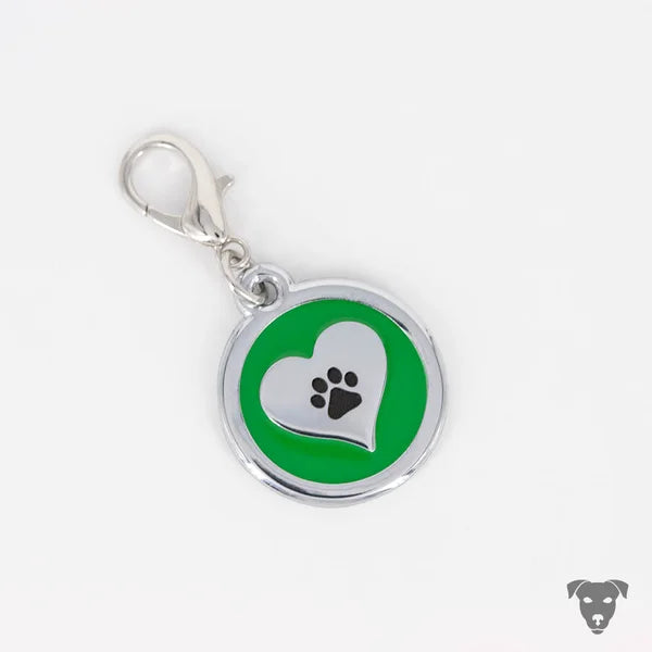 Hundemarke emailliert mit "HERZ"-Motiv