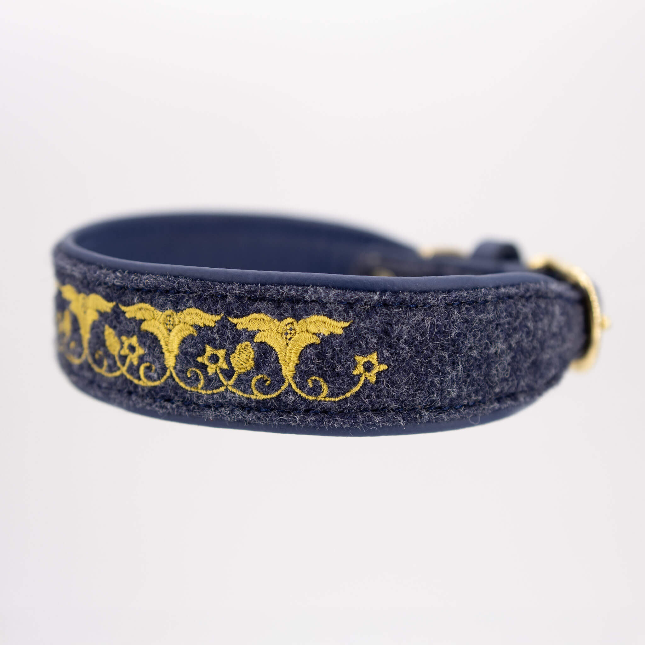 Perspektivische Ansicht des verjüngten Verschlussbereichs beim handgefertigten Halsband