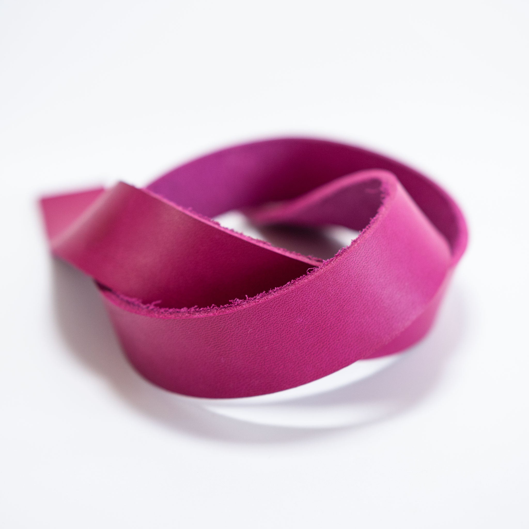 Lederriemen-magenta-Rohstoff