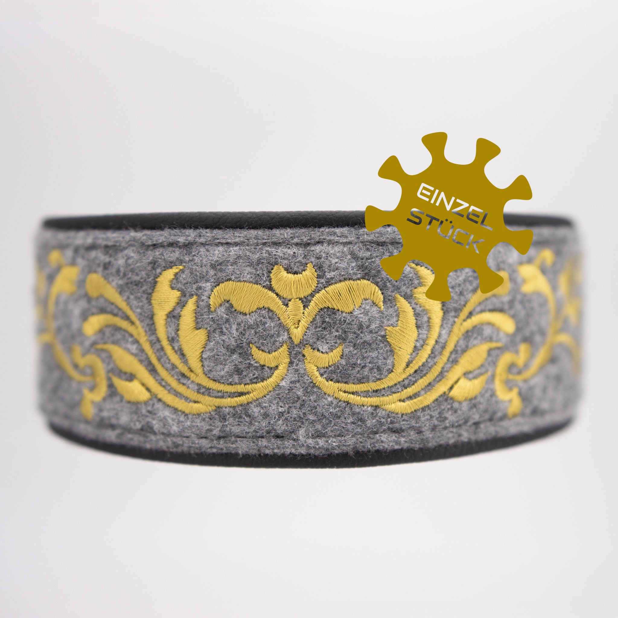 Einzelstueck-Breites Hundehalsband aus grauem Filz mit goldenem Stickmotiv