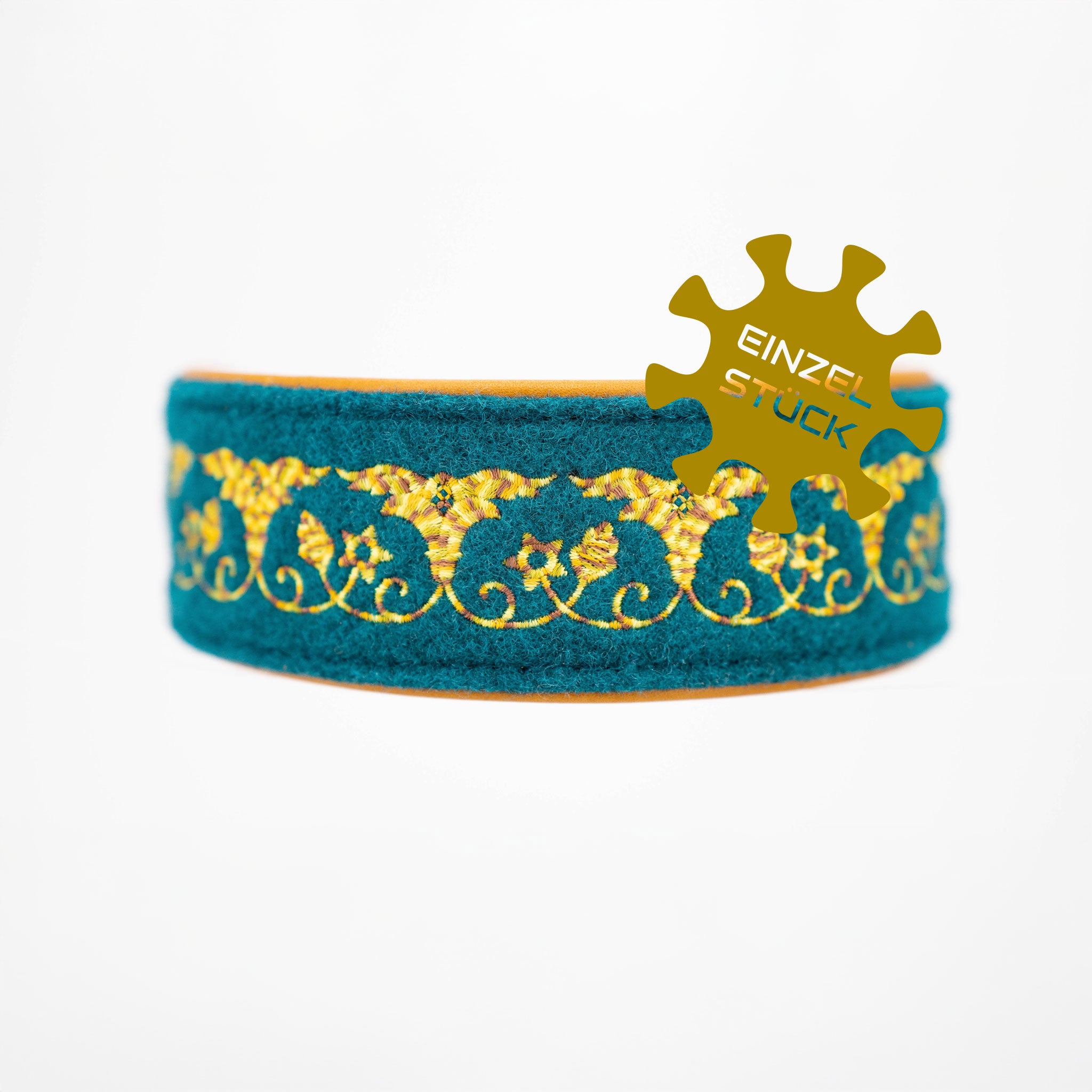 Besticktes Hundehalsband Sari-Stick aus petrolfarbenem Wollfilz mit bunten Blumen einzelstueck