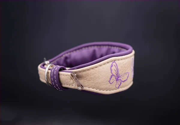 Hundehalsband feinst bestickt, handgefertigte Hundehalsbänder aus Meisterhand. Fettleder Halsband, Riemen Halsband oder klassisches Nappa Halsband, mit Lasergravur, Heiß Geprägt oder feinst bestickt, handmade-4-dogs