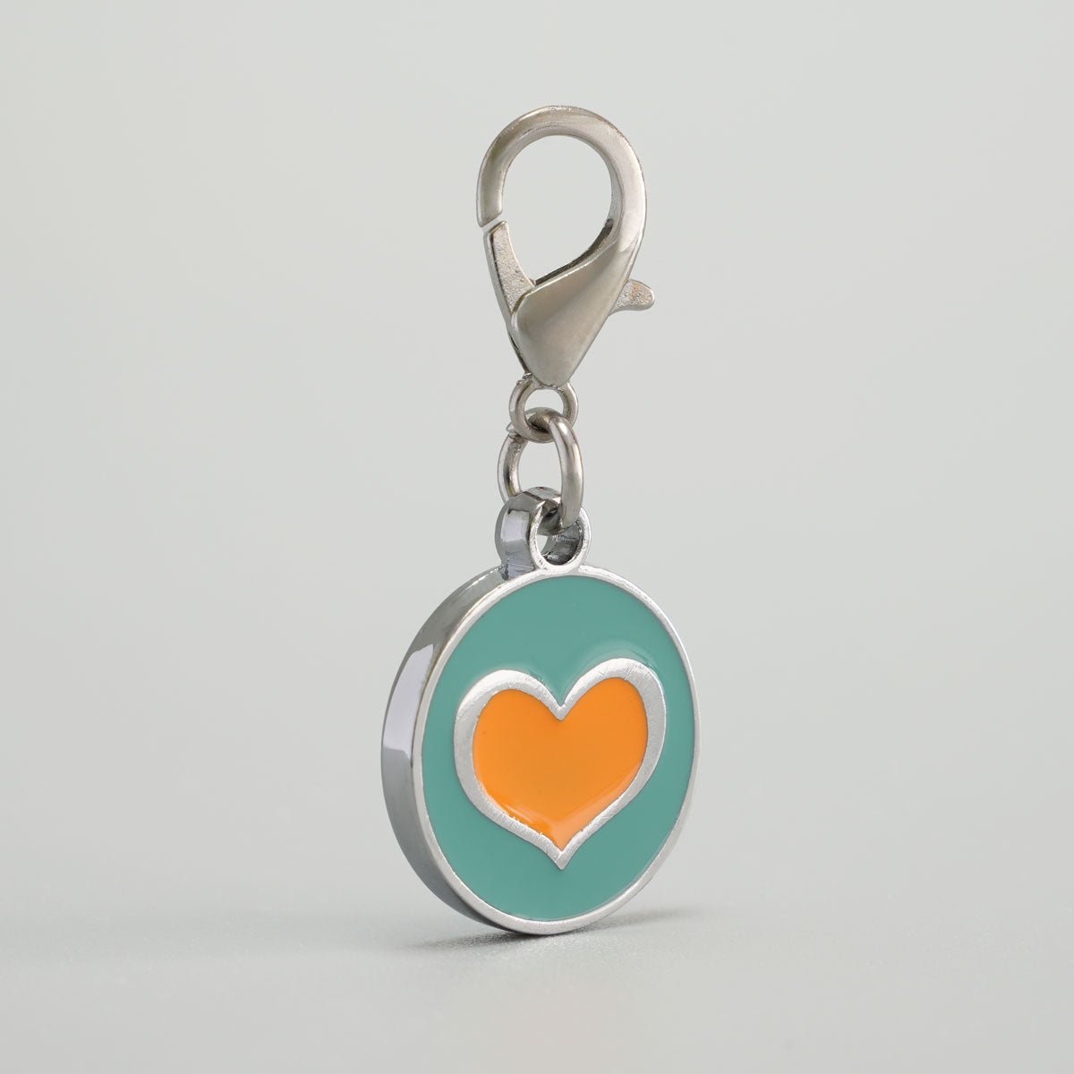Emaillierte Hundemarke Herz in Türkis und Orange