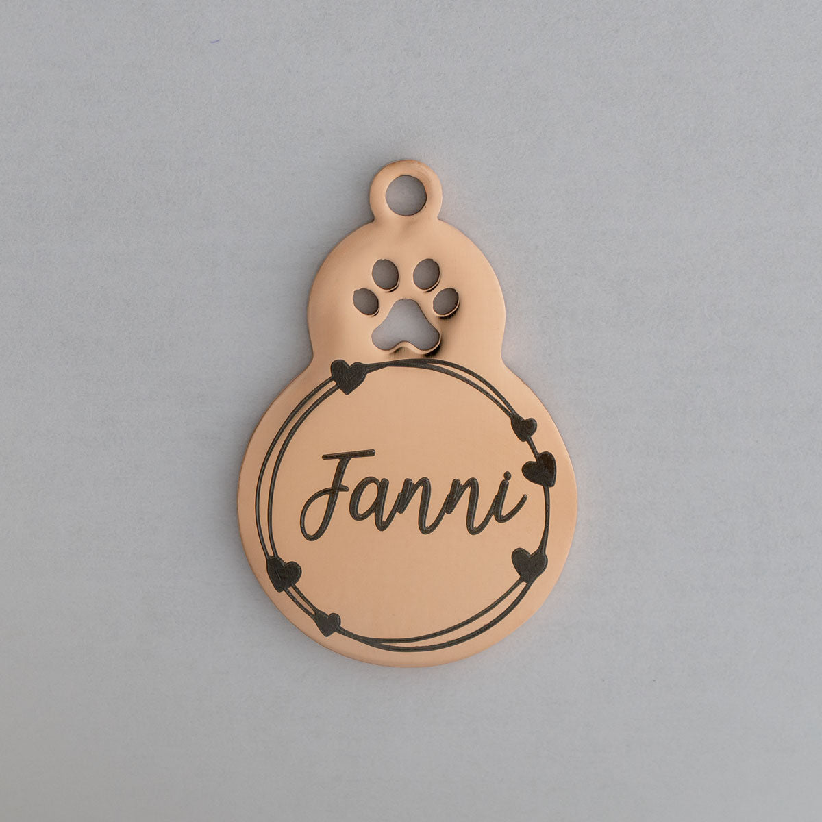 Personalisierte Hundemarke Rosegold Kalebasse Gravur Fanni mit Herzen