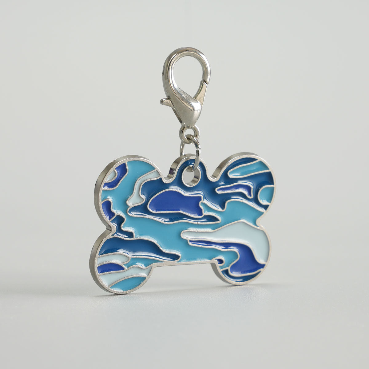 blaue Camouflage Hundemarke Knochen 40x30mm – handmade4dogs Produktkonfigurator für personalisierte Tiermarken