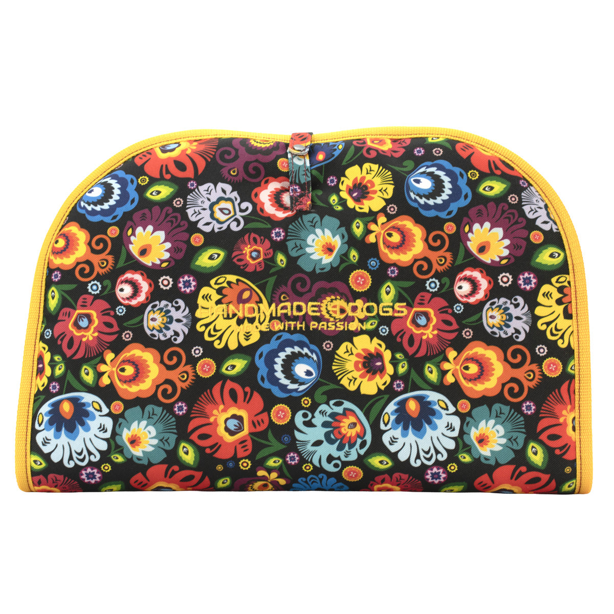 Gerolltes Dog Bed To Go LIGHT Hundereisebett im bunten Folk-Design mit handmade4dogs Logo und gelber Einfassung