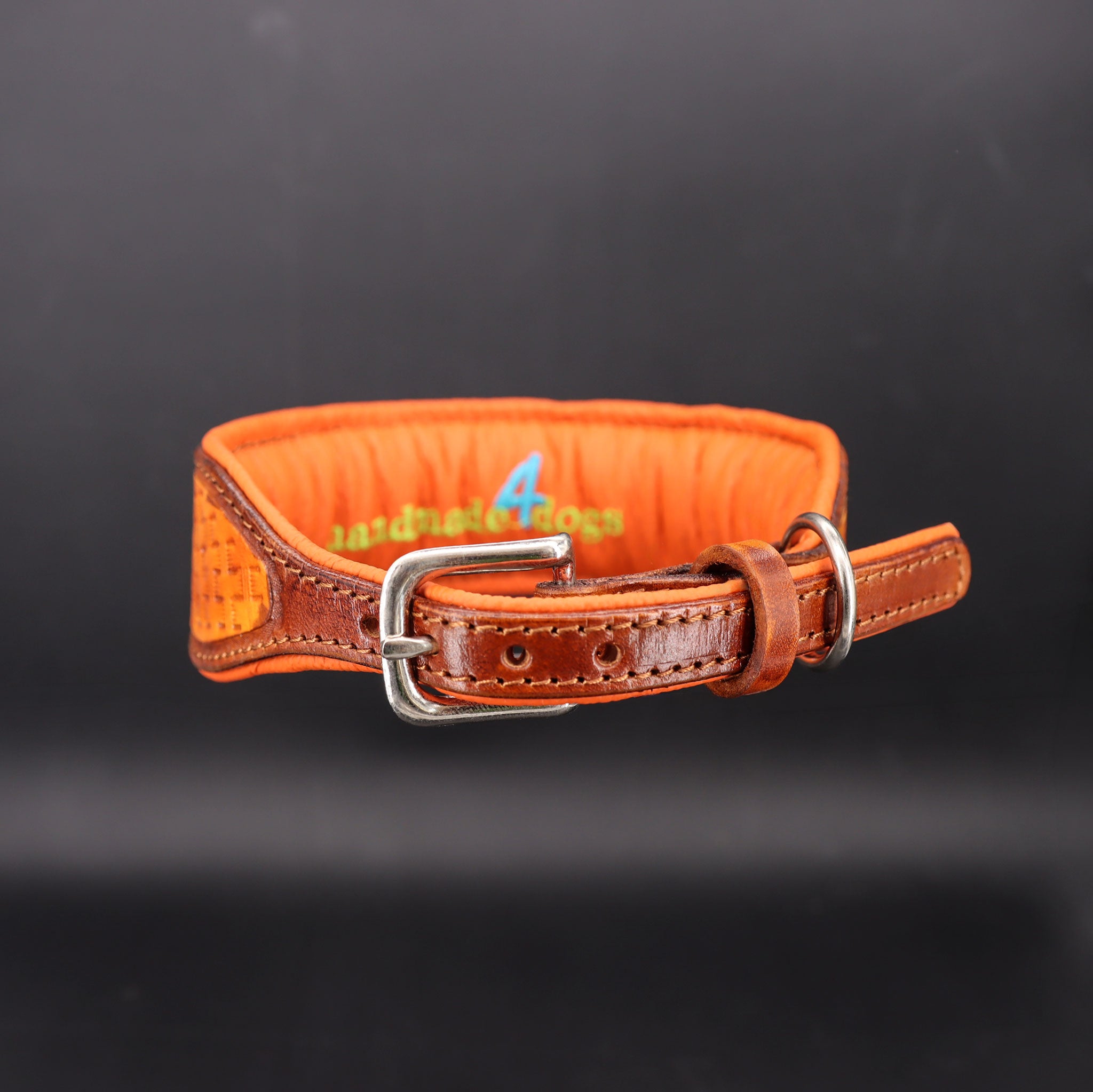 Innenansicht des Halsbandes mit Schnallenverschluss und weichem Rindsnappa-Futter