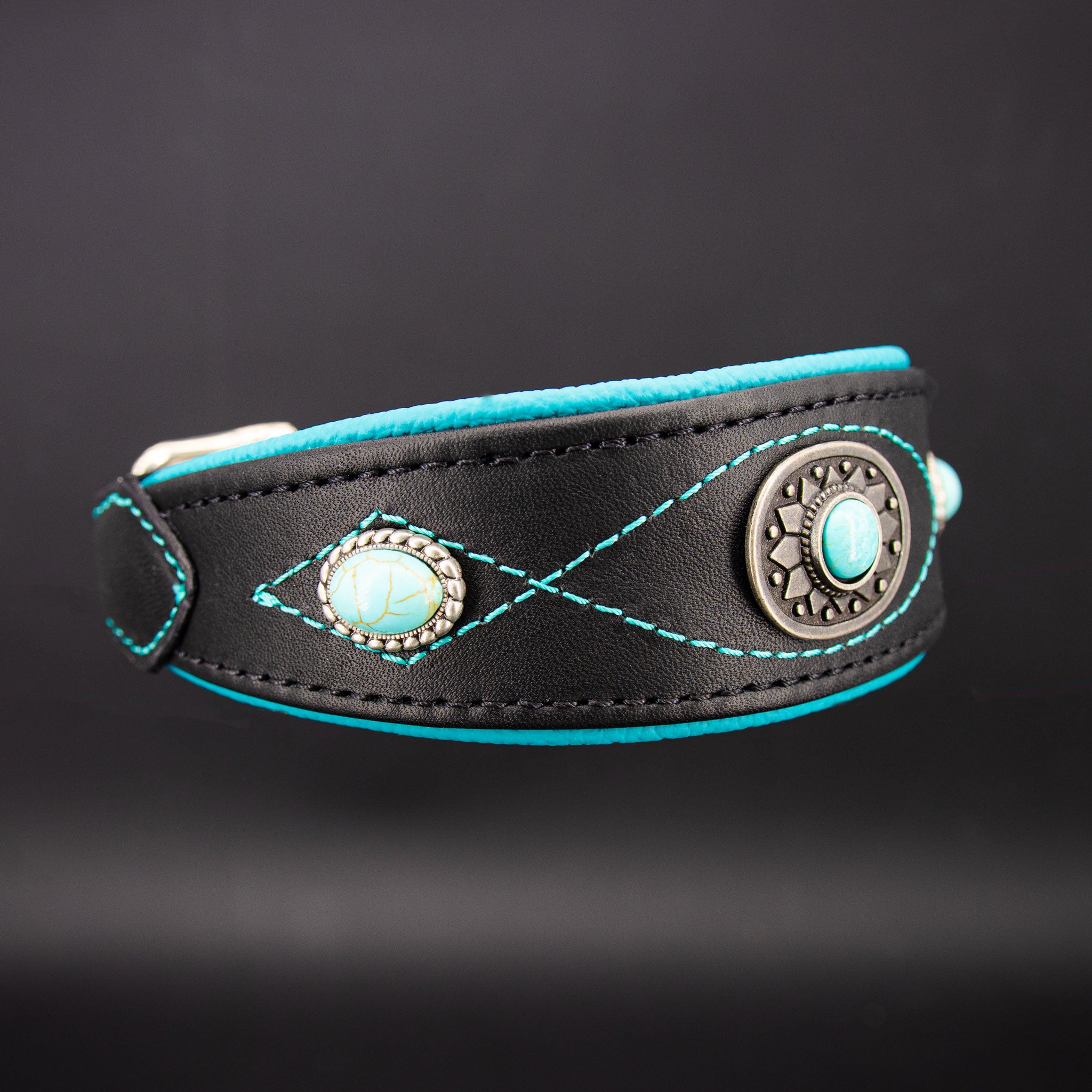 Hochwertiges Windhundhalsband aus Rindsnappa in Fischform schwarz-türkis