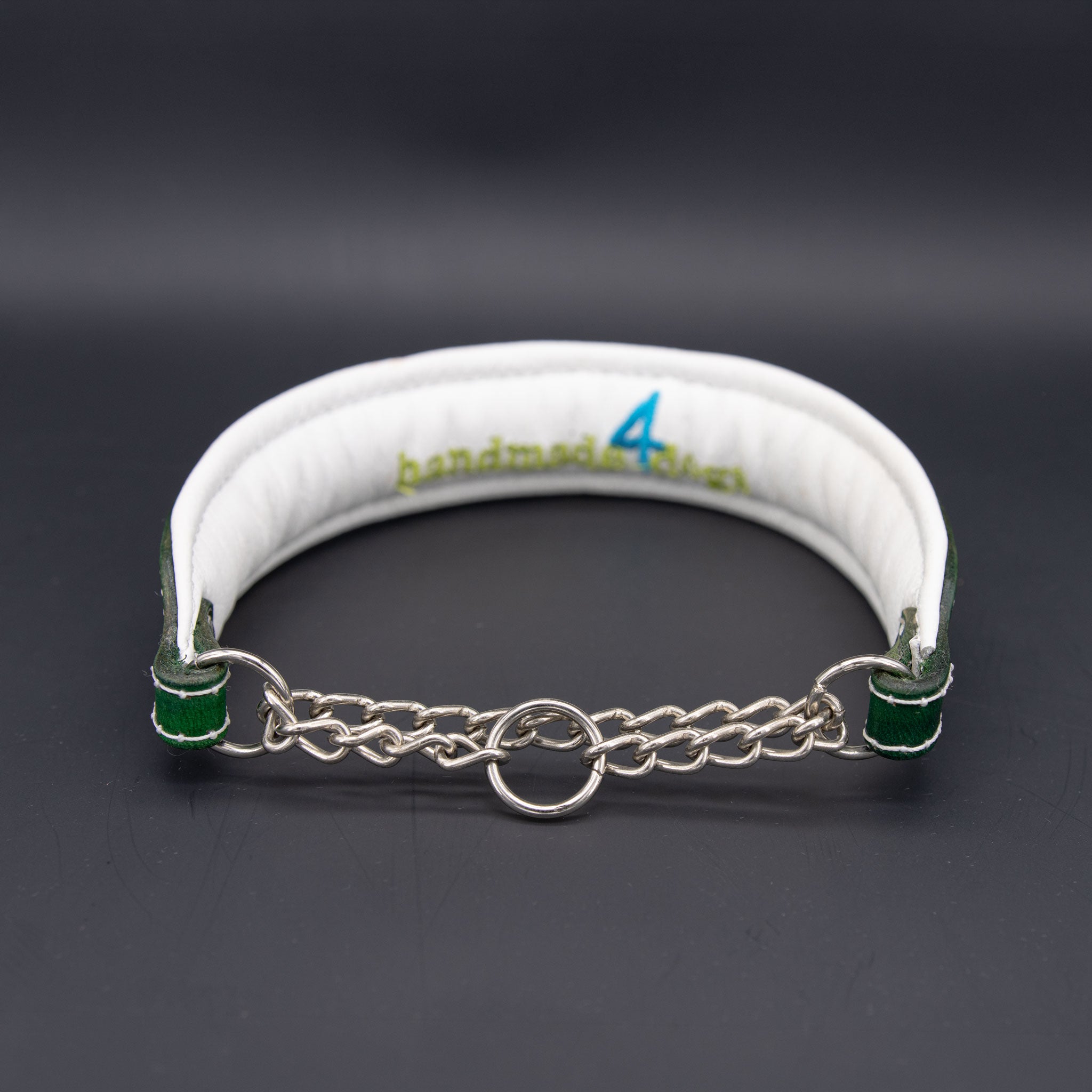 Ansicht des Kettenzugs und der weichen Innenpolsterung des Terrier-Halsbands