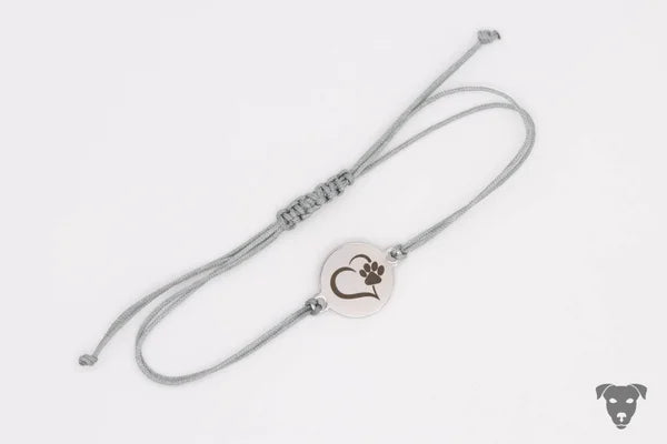 Makramee-Armband mit lasergraviertem Charm