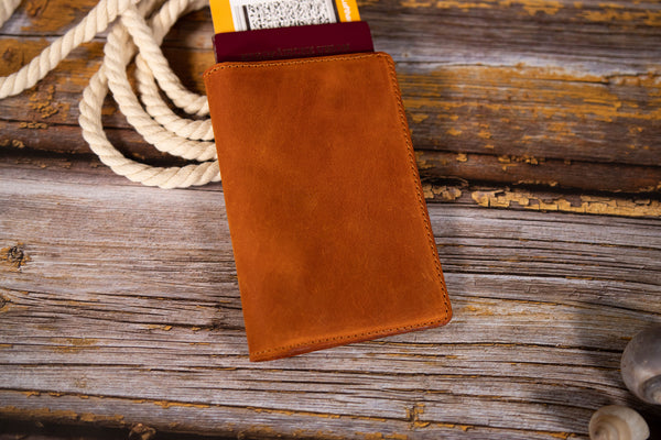 REISEPASSHÜLLE CRAZY HORSE COGNAC
